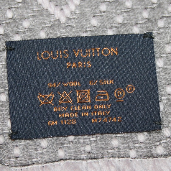 Louis Vuitton LV Monogram Logomania Wool Pearl Grey Scarf - Picture 5 of 5